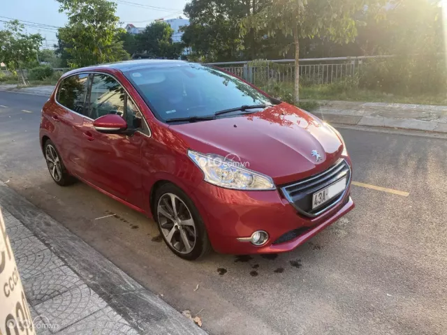 Peugeot 208 1.6L AT 2015 2