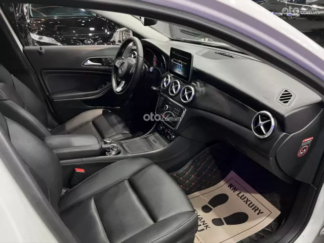 Mercedes-Benz GLA 200 1.6 I4 2016 9