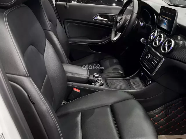Mercedes-Benz GLA 200 1.6 I4 2016 10