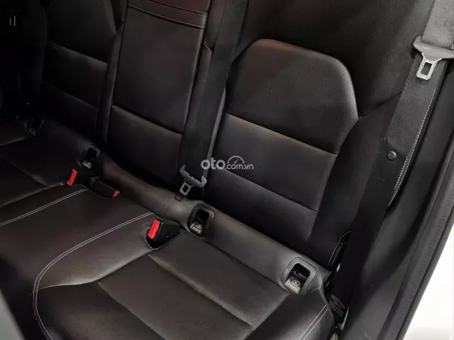 Mercedes-Benz GLA 200 1.6 I4 2016 14