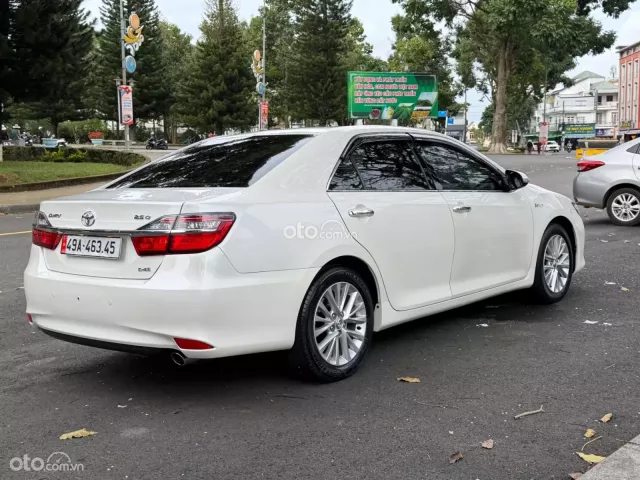 Toyota Camry 2.0E 2018 9