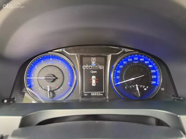 Toyota Camry 2.0E 2018 16