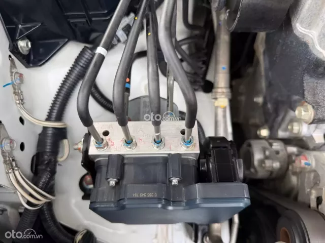 Toyota Camry 2.0E 2018 17