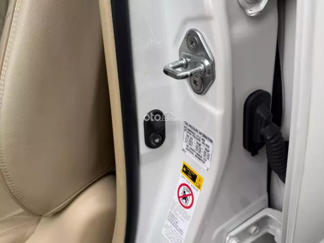 Toyota Camry 2.0E 2018 21