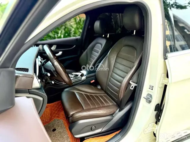 Mercedes-Benz GLC 300 4Matic 2016 6