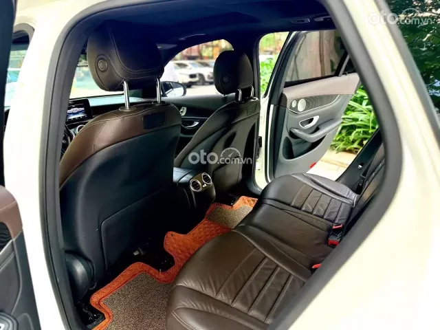 Mercedes-Benz GLC 300 4Matic 2016 9
