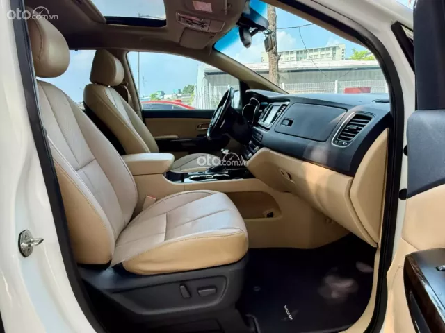 Kia Sedona 2.2 DAT 2018 6