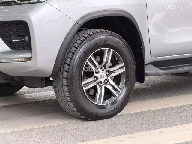 Toyota Fortuner 2.4G 4x2 AT  2024 8