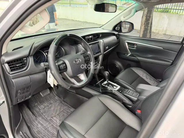 Toyota Fortuner 2.4G 4x2 AT  2024 10