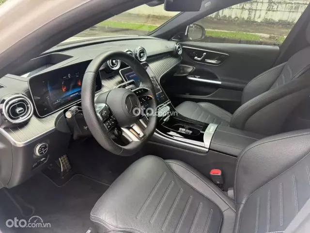 Mercedes-Benz C43 2024 10