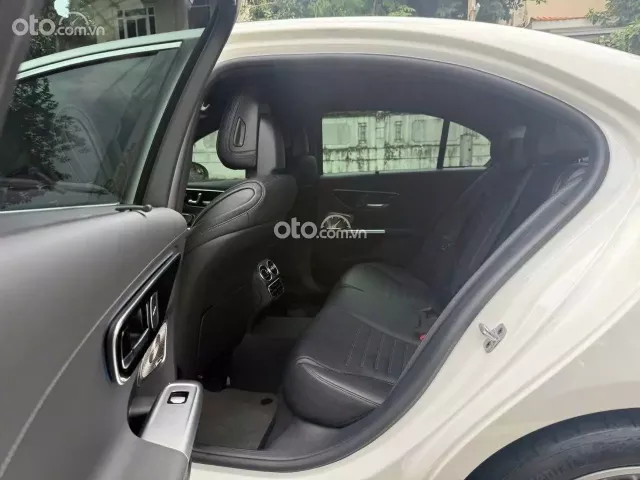 Mercedes-Benz C43 2024 11