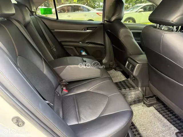 Toyota Camry 2.0G 2020 3