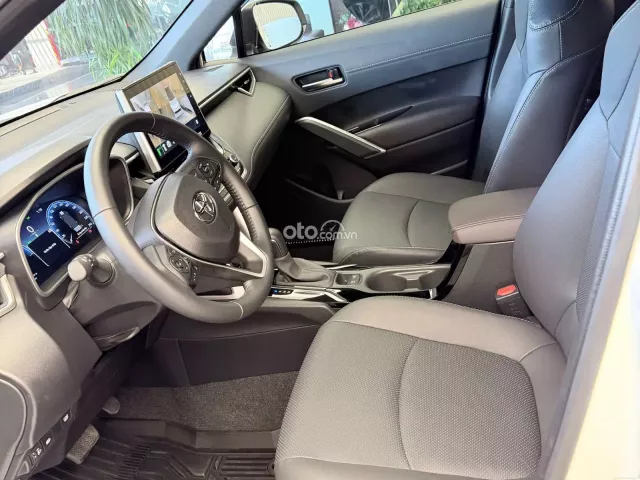 Toyota Corolla Cross 1.8 HV 2025 12