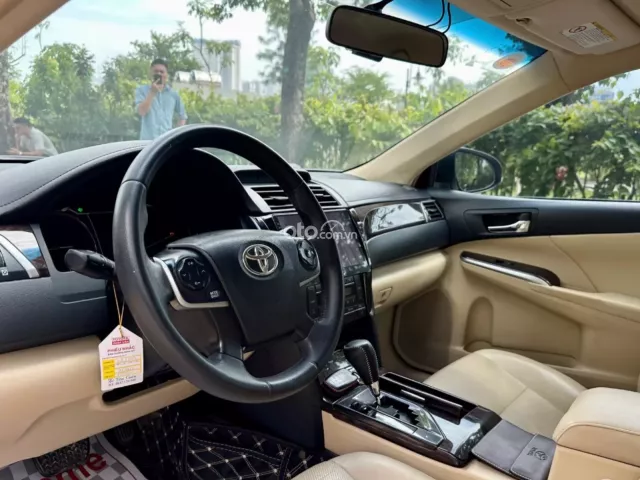 Toyota Camry 2.0E 2015 10