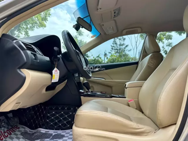 Toyota Camry 2.0E 2015 11