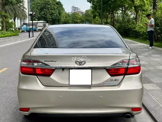 Toyota Camry 2.0E 2015 6