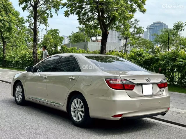 Toyota Camry 2.0E 2015 5