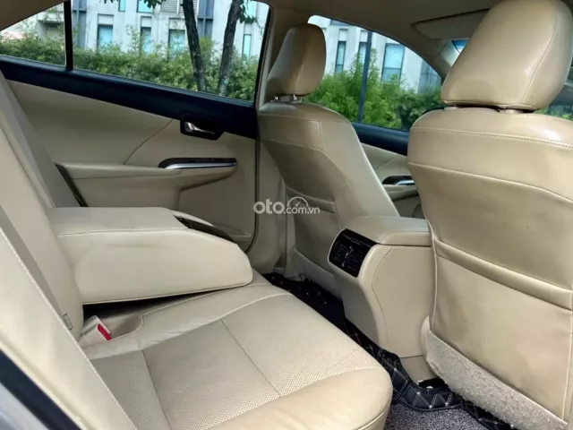 Toyota Camry 2.0E 2015 13