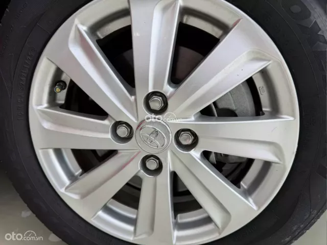 Toyota Yaris 1.3E 2014 13
