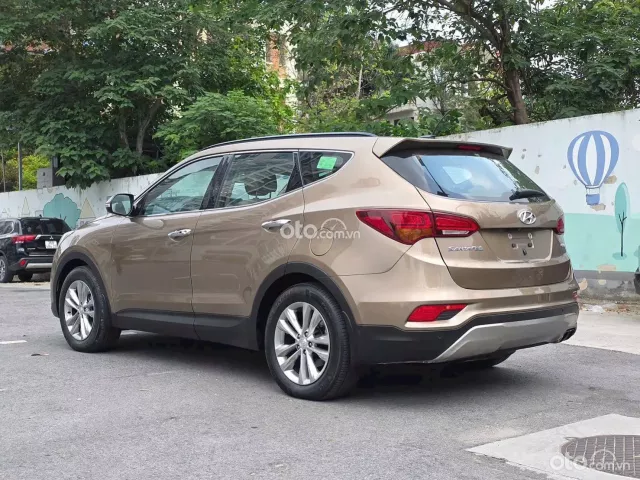 Hyundai Santa Fe 2.2L Dầu Tiêu chuẩn 2017 5