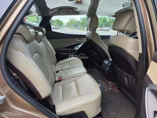 Hyundai Santa Fe 2.2L Dầu Tiêu chuẩn 2017 12