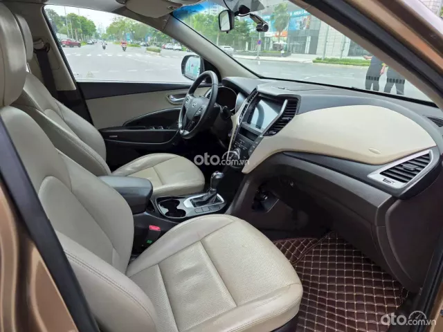 Hyundai Santa Fe 2.2L Dầu Tiêu chuẩn 2017 8