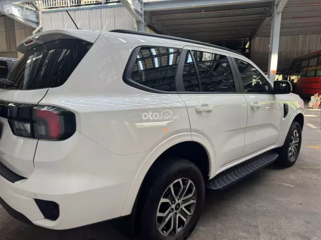 Ford Everest Ambiente 2.0 AT 4x2 2025 6
