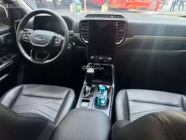 Ford Everest Ambiente 2.0 AT 4x2 2025 8
