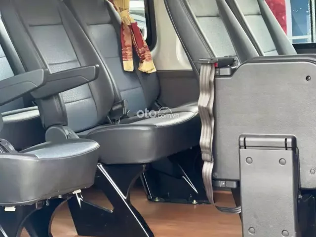 Ford Transit Cao cấp 2023 6