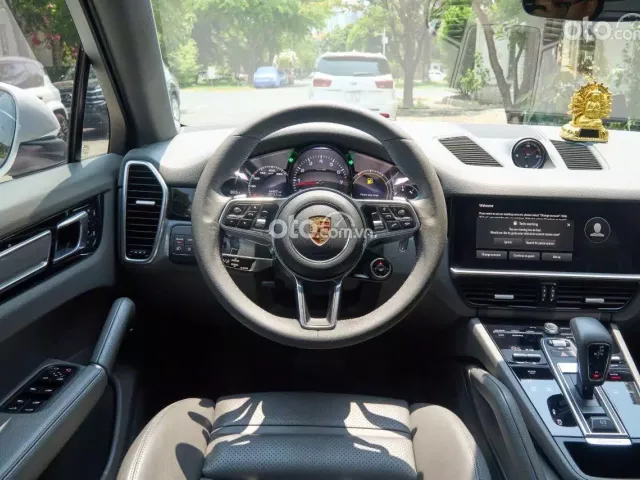 Porsche Cayenne Platinum Edition 2023 7