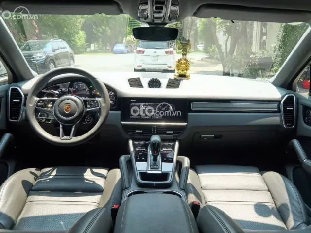Porsche Cayenne Platinum Edition 2023 8