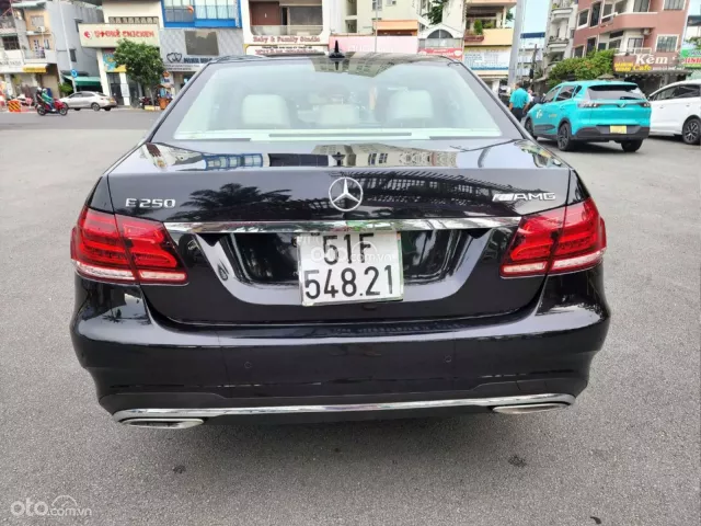 Mercedes-Benz E250 AMG 2015 6