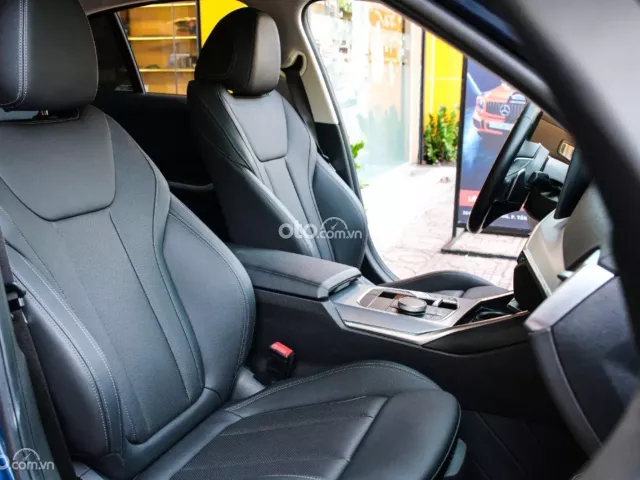 BMW 320i 2023 8