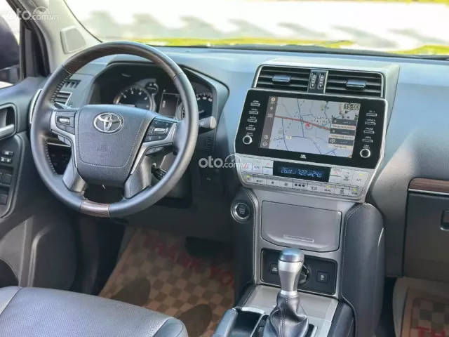 Toyota Land Cruiser Prado VX 2022 10