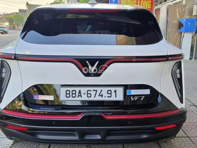 VinFast VF7 2025 9