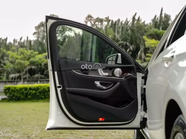 Mercedes-Benz E200 Exclusive V1 2022 12