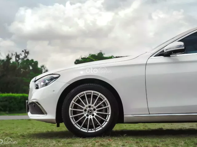 Mercedes-Benz E200 Exclusive V1 2022 6