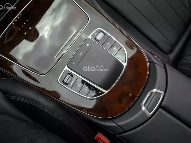 Mercedes-Benz E200 Exclusive V1 2022 22