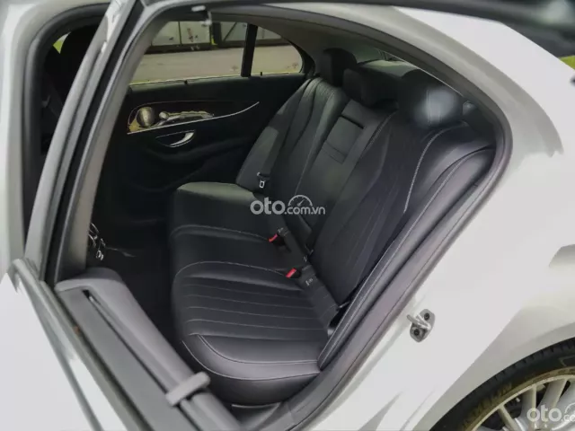 Mercedes-Benz E200 Exclusive V1 2022 21