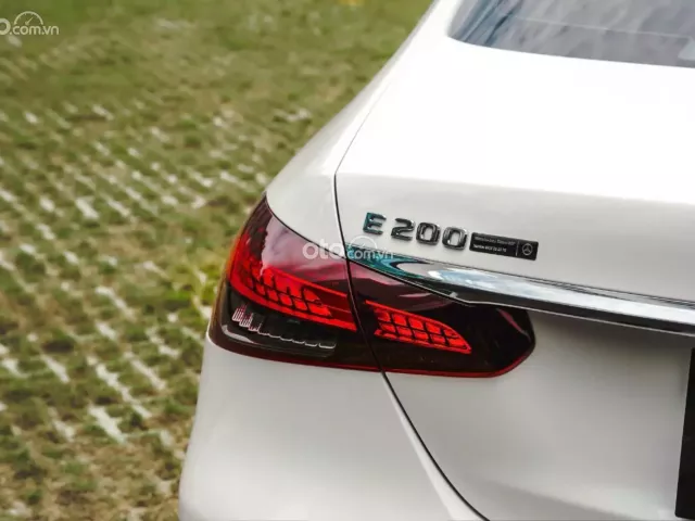 Mercedes-Benz E200 Exclusive V1 2022 11