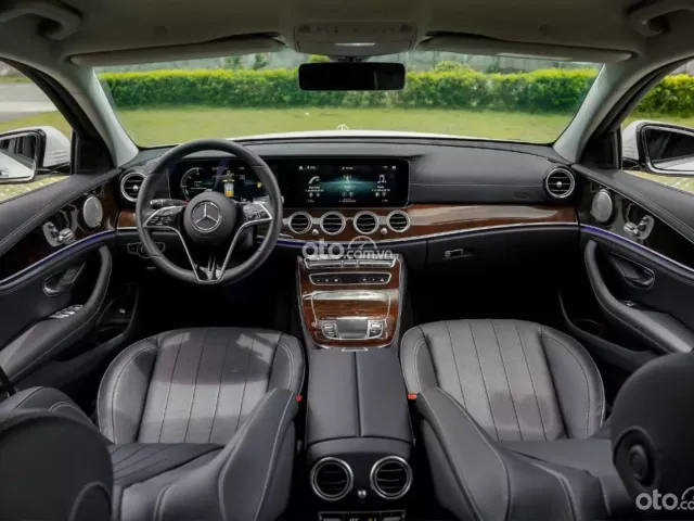 Mercedes-Benz E200 Exclusive V1 2022 17