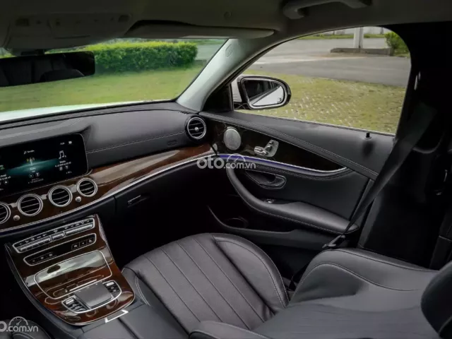 Mercedes-Benz E200 Exclusive V1 2022 18