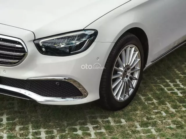 Mercedes-Benz E200 Exclusive V1 2022 4