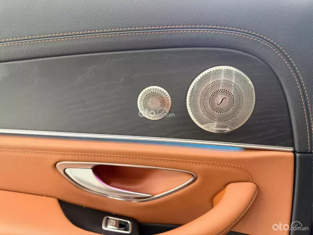 Mercedes-Benz E300 AMG 2021 13