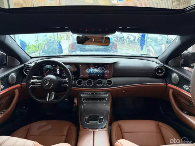 Mercedes-Benz E300 AMG 2021 12