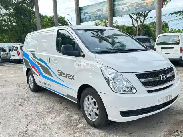 Hyundai Grand Starex 2.5 MT 2015 3