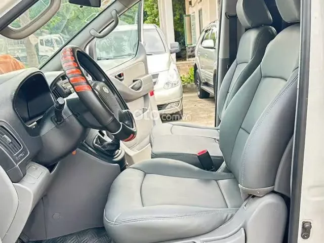 Hyundai Grand Starex 2.5 MT 2015 7