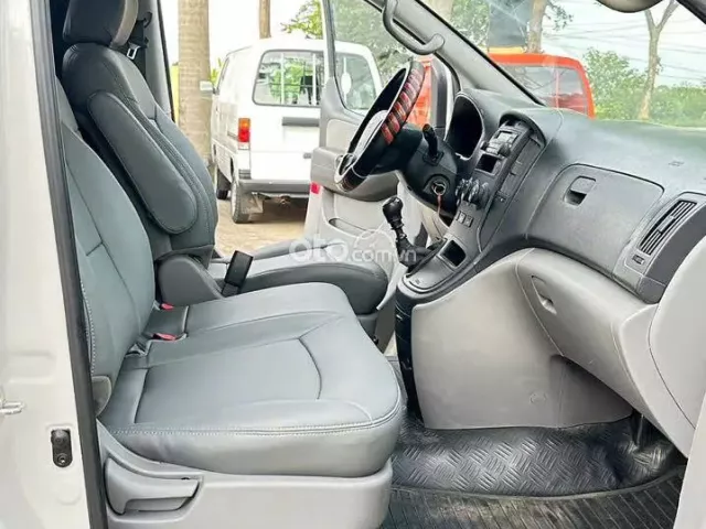 Hyundai Grand Starex 2.5 MT 2015 8