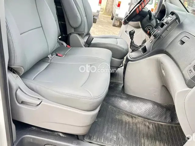 Hyundai Grand Starex 2.5 MT 2015 10
