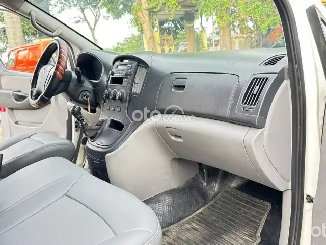 Hyundai Grand Starex 2.5 MT 2015 11